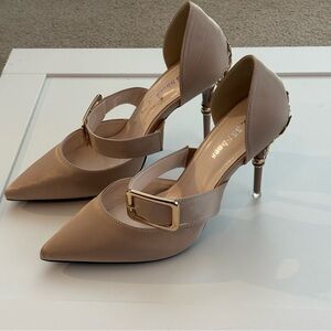 Chic Taupe Heels with Gold Accent Size 9
